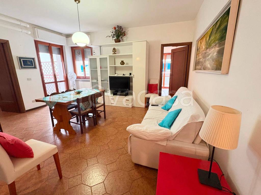 appartamento in affitto a Martinsicuro in zona Villa Rosa