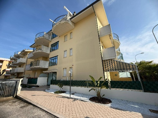 appartamento in affitto a Martinsicuro in zona Villa Rosa