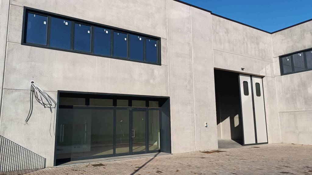 locale commerciale in affitto a Saluzzo