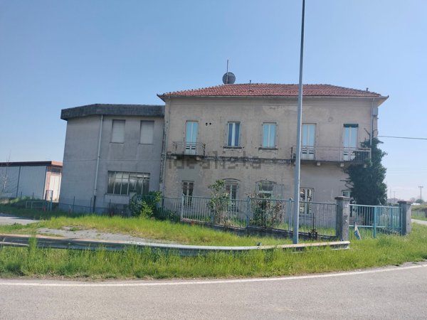 locale di sgombero in affitto a Saluzzo