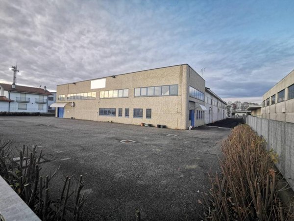 locale commerciale in affitto a Savigliano