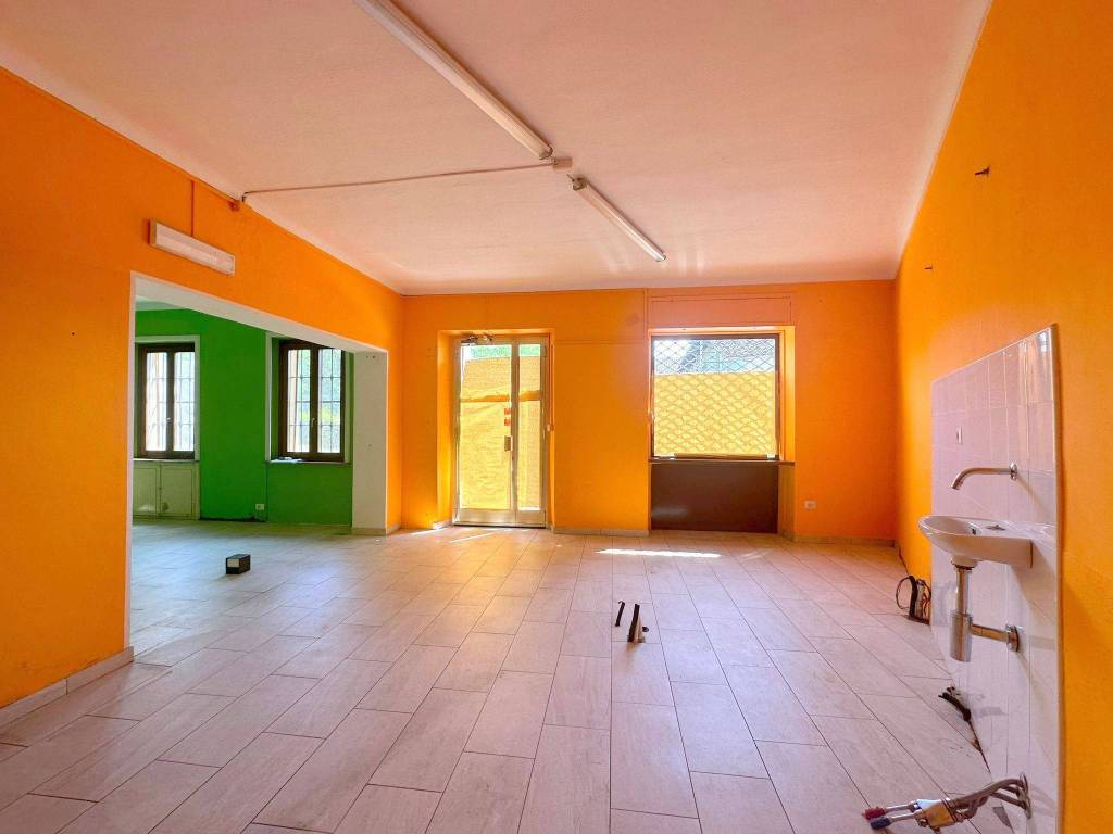 negozio in affitto a Savigliano in zona Cavallotta