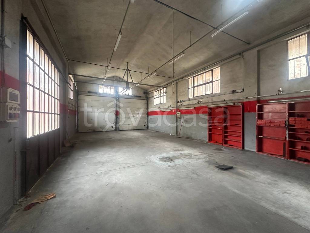 locale commerciale in affitto a Savigliano