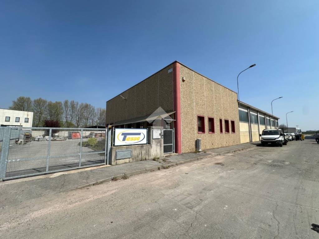 locale commerciale in affitto a Savigliano