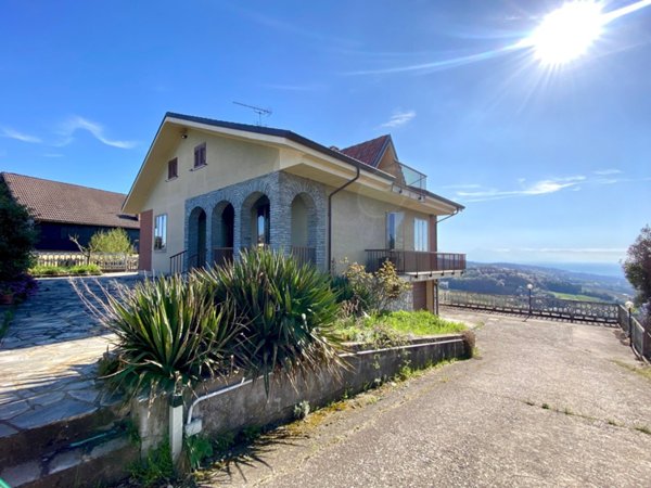 casa indipendente in affitto a Serravalle Langhe in zona Villa