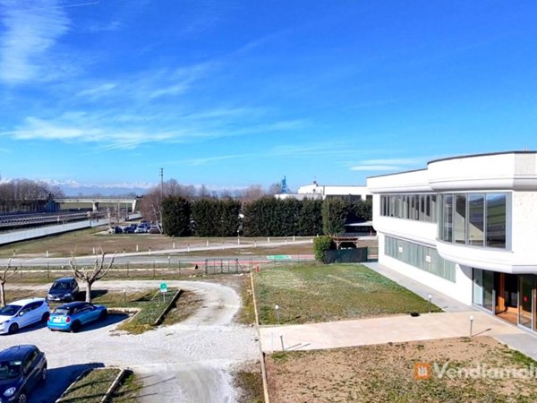 locale commerciale in affitto a Sommariva del Bosco