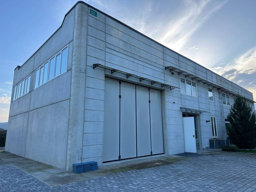 locale commerciale in affitto a Verzuolo