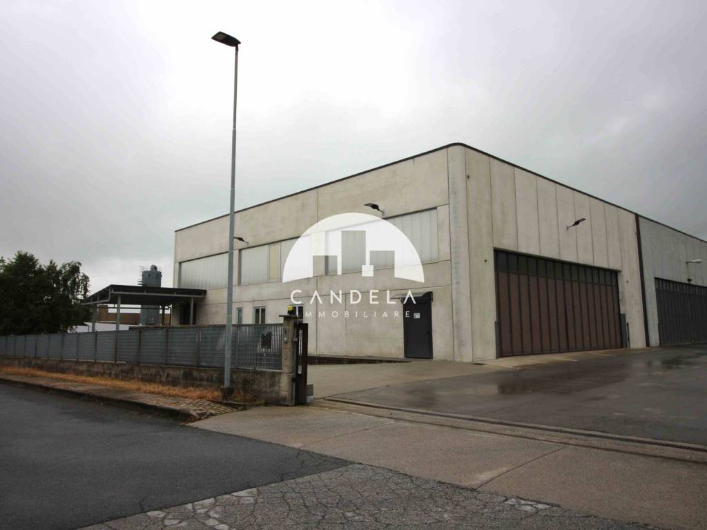 locale commerciale in affitto a Villanova Mondovì