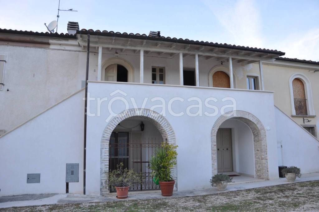 appartamento in affitto ad Alanno in zona Ticchione