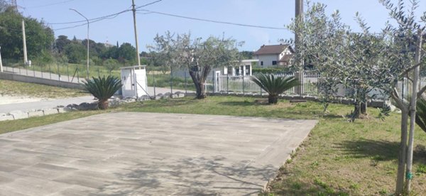 appartamento in affitto ad Alanno in zona Ticchione