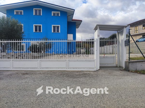 locale commerciale in affitto ad Alanno