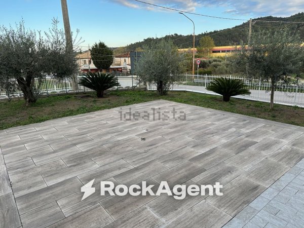 locale commerciale in affitto ad Alanno