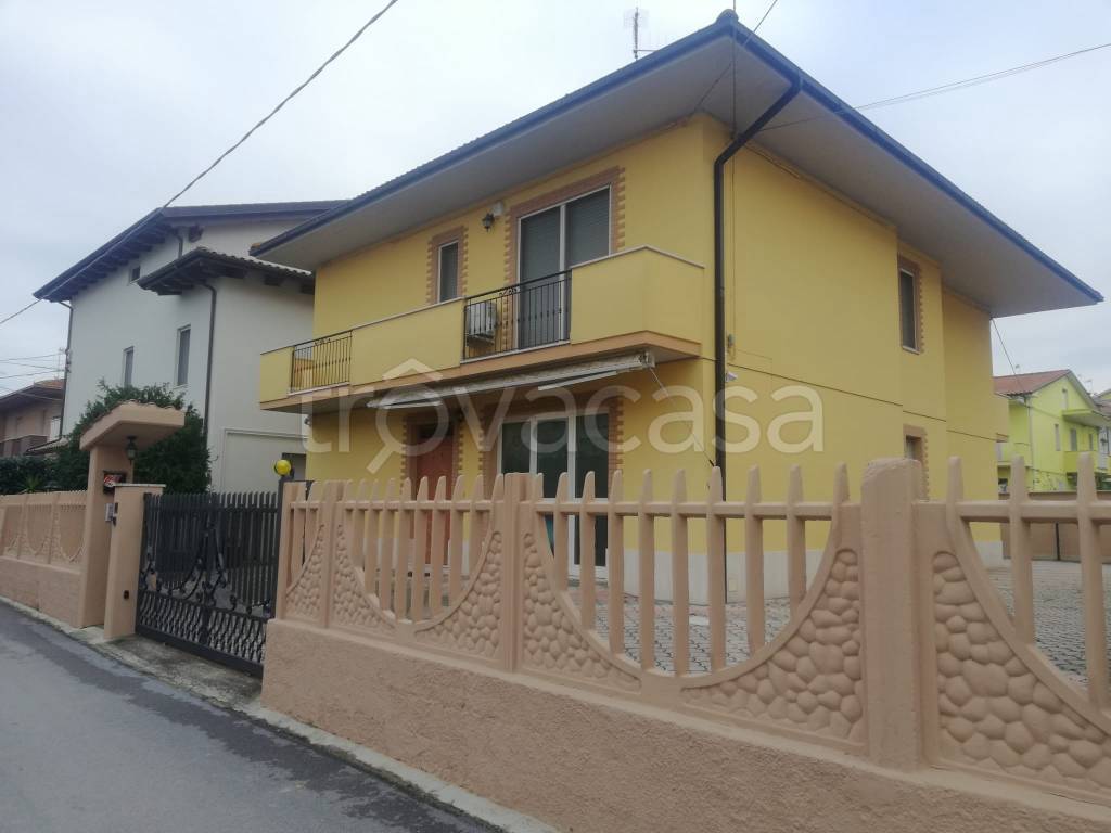appartamento in affitto a Cappelle sul Tavo