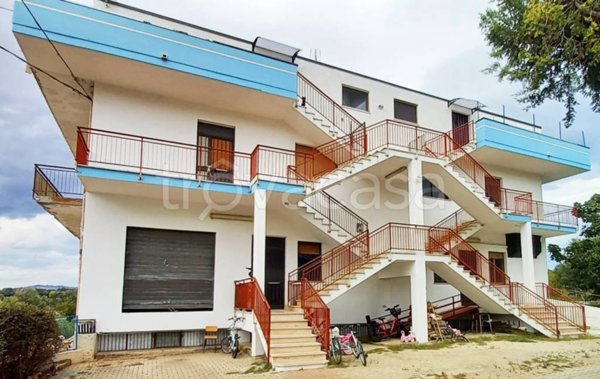 locale commerciale in affitto a Cappelle sul Tavo