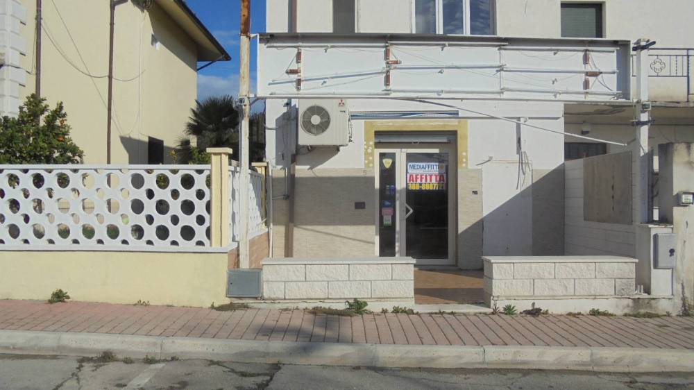 negozio in affitto a Cepagatti in zona Vallemare