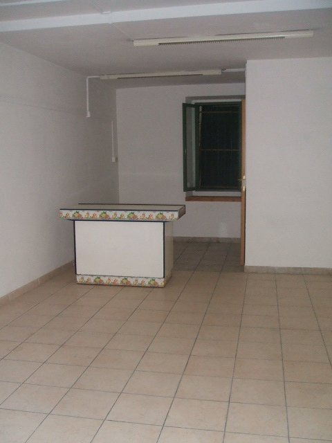 locale commerciale in affitto a Cepagatti