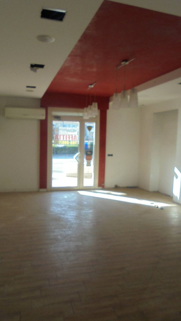 locale commerciale in affitto a Cepagatti in zona Vallemare