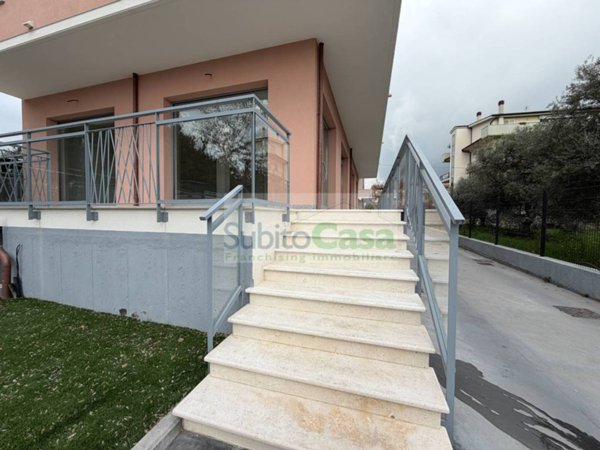 negozio in affitto a Cepagatti