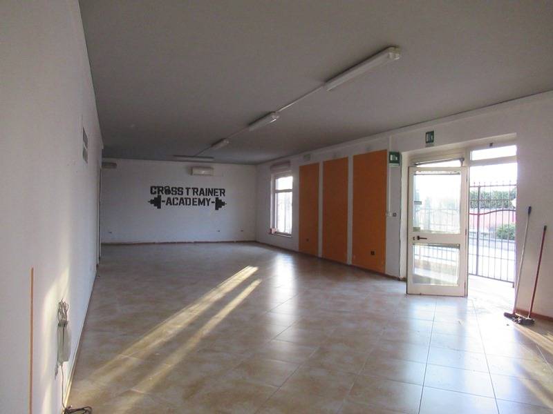 locale commerciale in affitto a Cepagatti