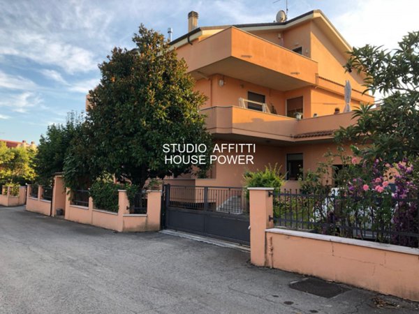 casa indipendente in affitto a Città Sant'Angelo in zona Fonte Umano