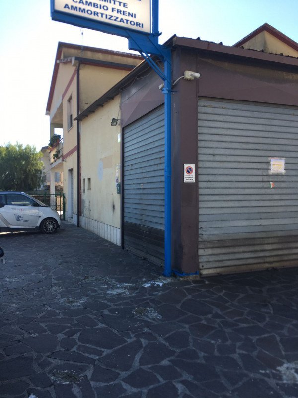 locale commerciale in affitto a Città Sant'Angelo