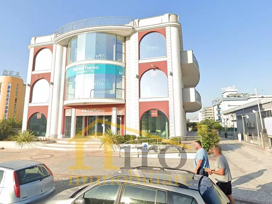 locale commerciale in affitto a Città Sant'Angelo