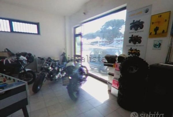 locale commerciale in affitto a Città Sant'Angelo