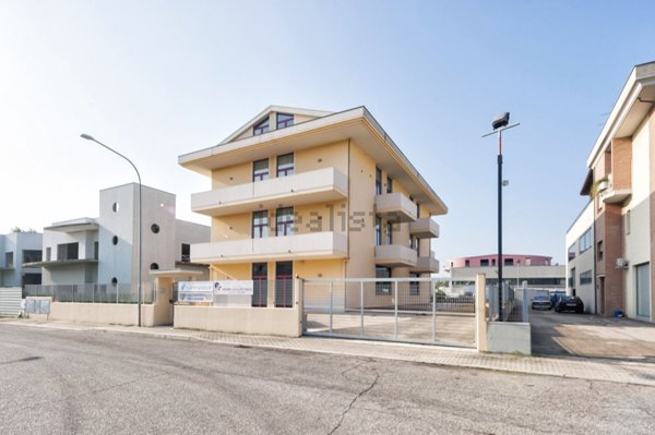 ufficio in affitto a Città Sant'Angelo