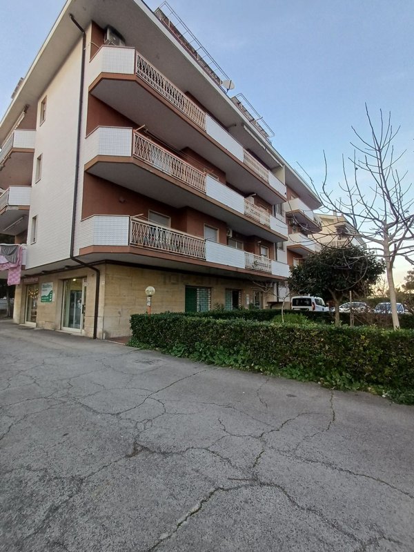 ufficio in affitto a Città Sant'Angelo