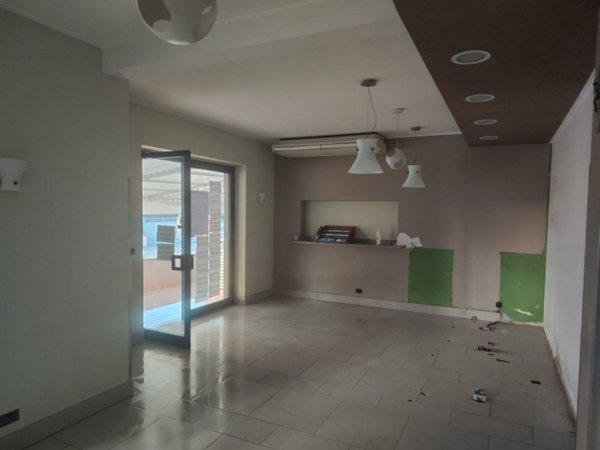negozio in affitto a Città Sant'Angelo