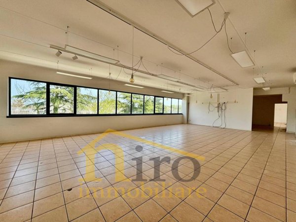 ufficio in affitto a Città Sant'Angelo in zona San Martino