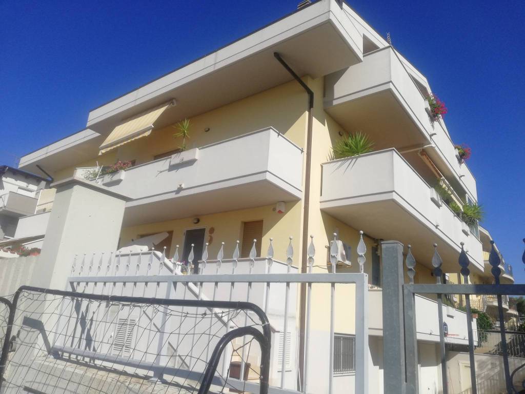 appartamento in affitto a Città Sant'Angelo in zona Fonte Umano