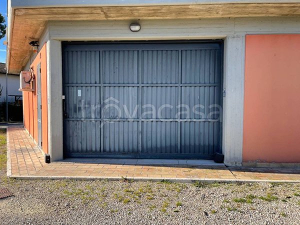 locale commerciale in affitto a Città Sant'Angelo in zona Fagnano