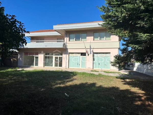 negozio in affitto a Montesilvano