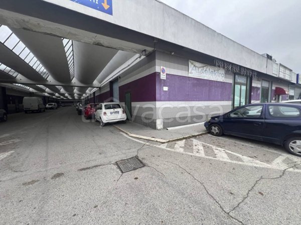 negozio in affitto a Montesilvano