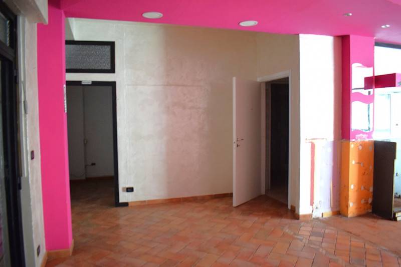 negozio in affitto a Montesilvano