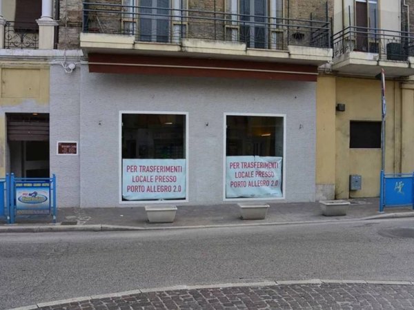 negozio in affitto a Montesilvano