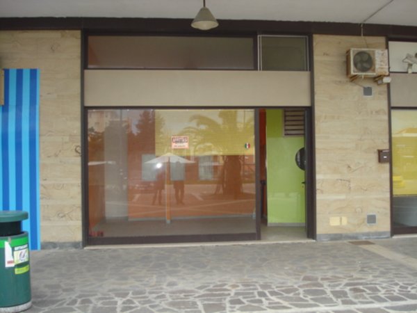 negozio in affitto a Montesilvano