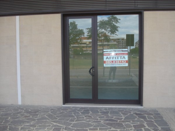locale commerciale in affitto a Montesilvano