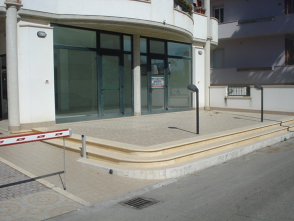 negozio in affitto a Montesilvano