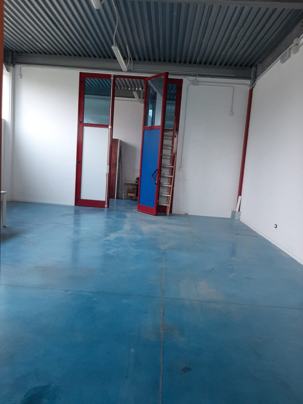 locale commerciale in affitto a Montesilvano