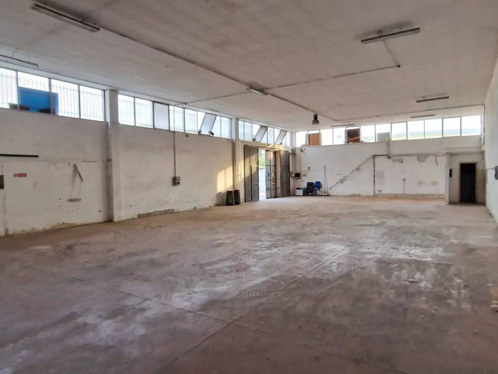 locale commerciale in affitto a Montesilvano