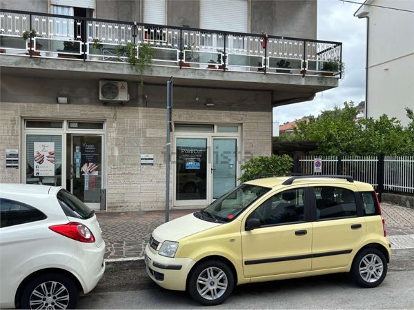 locale commerciale in affitto a Montesilvano