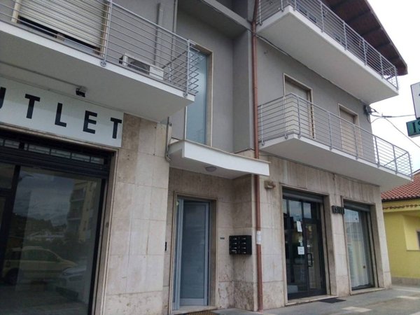 negozio in affitto a Montesilvano