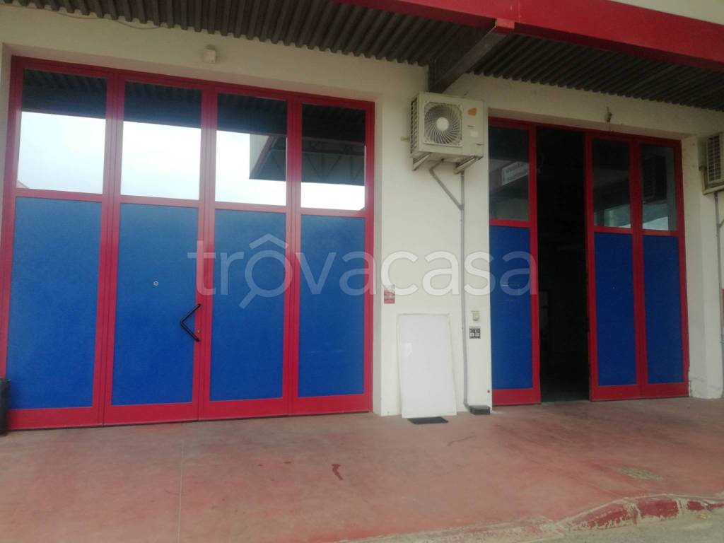 locale commerciale in affitto a Montesilvano