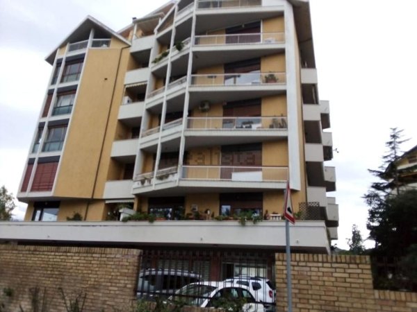 locale commerciale in affitto a Montesilvano