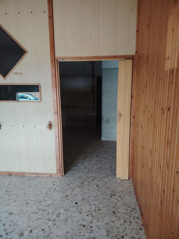 locale commerciale in affitto a Montesilvano