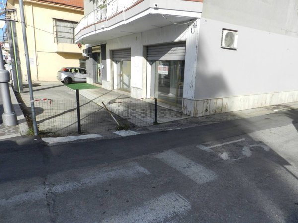 locale commerciale in affitto a Montesilvano