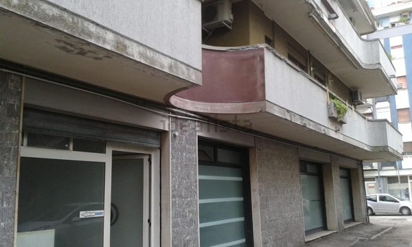 locale commerciale in affitto a Montesilvano