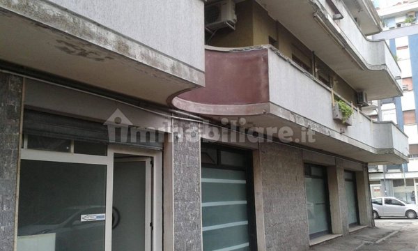 locale commerciale in affitto a Montesilvano